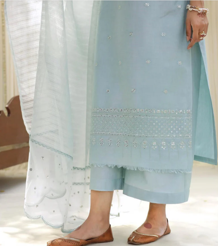 Delpazir | 3 PC Organza Dupatta