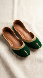 Zareen | Velvet Khussa | Green