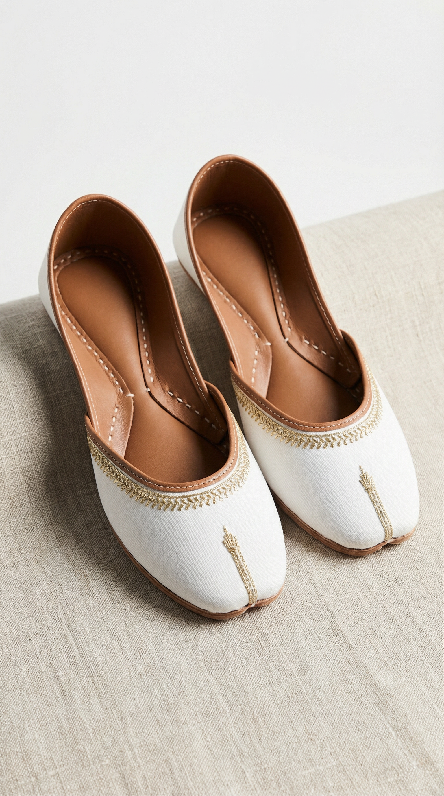 Noor | Leather Khussa | White