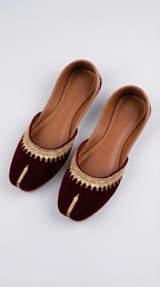 Gulnaar | Velvet Khussa | Maroon