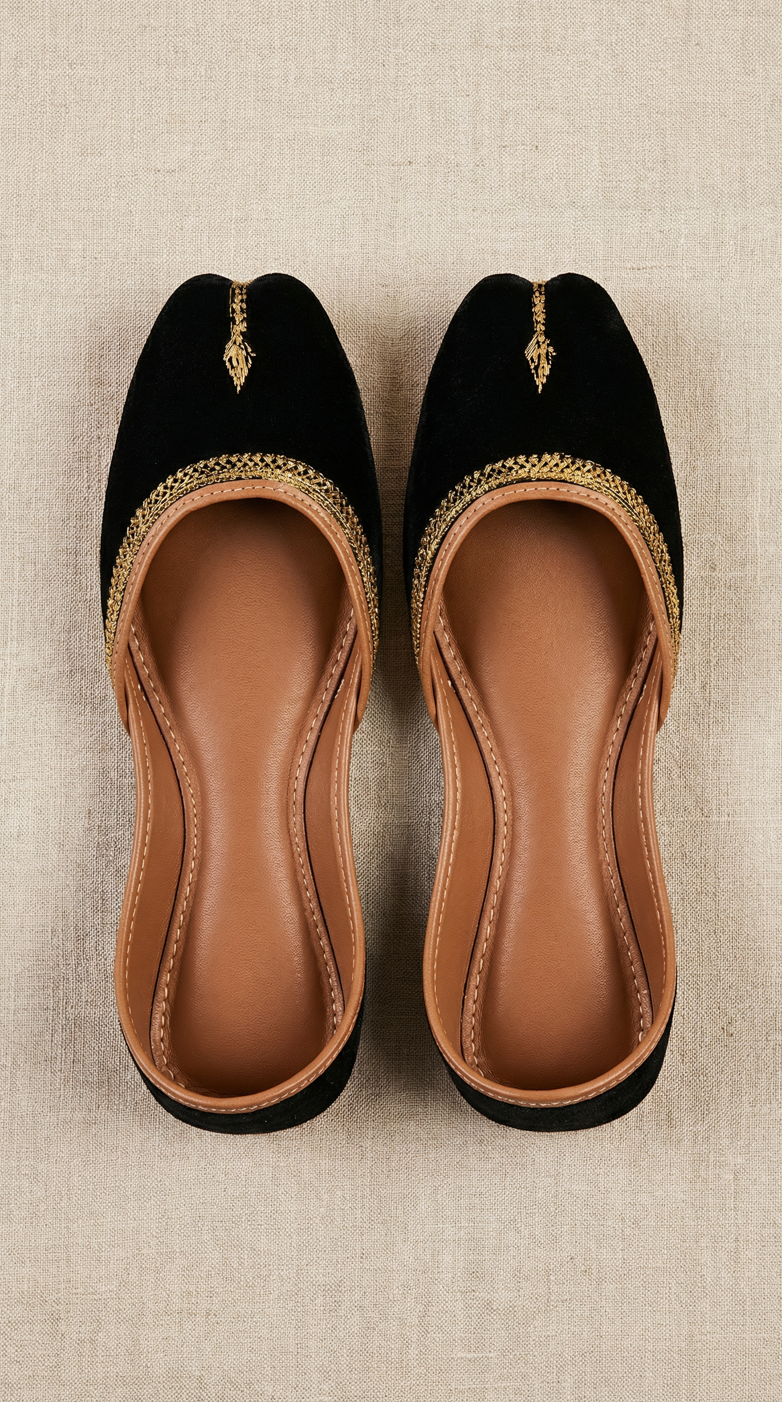 Siah | Velvet Khussa | Black